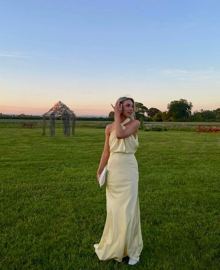 Elegant Maxikleid mit Neckholder & Raffungen