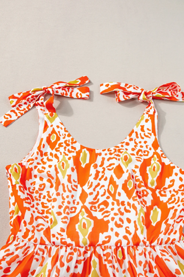 Zenda® | Orangefarbenes, gestuftes Kleid mit Leopardenmuster und geknoteten Trägern
