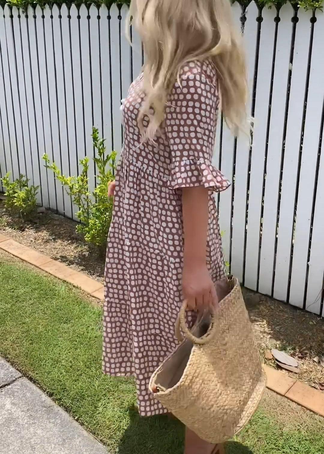Damen kurzärmeliges midikleid mit rundhalsausschnitt