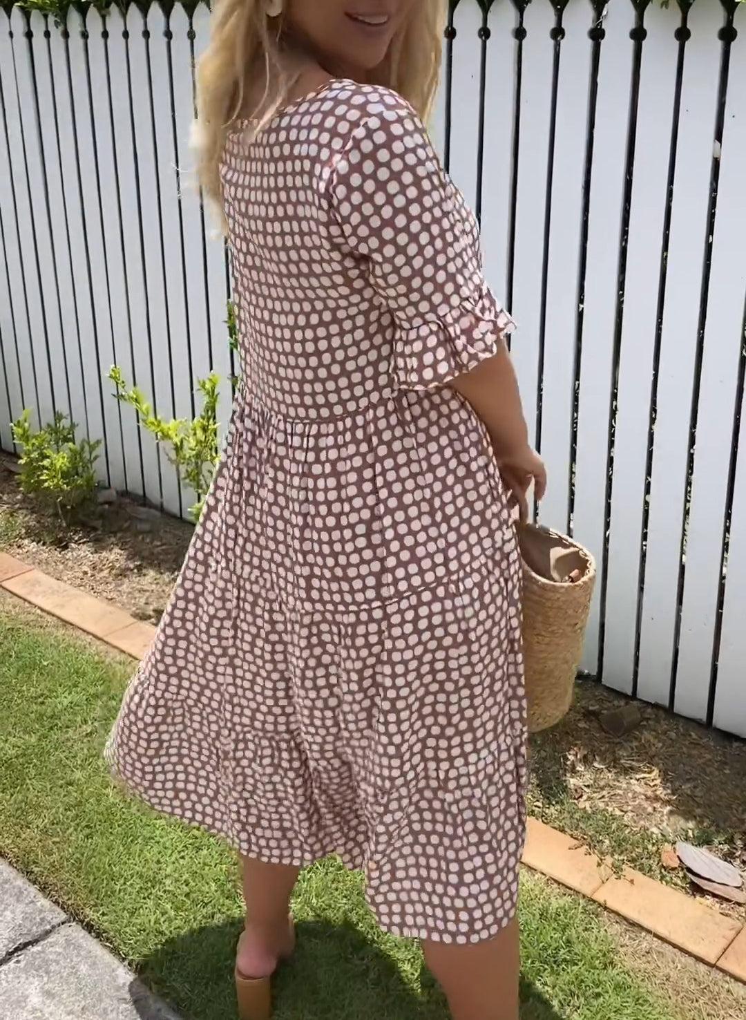 Damen kurzärmeliges midikleid mit rundhalsausschnitt