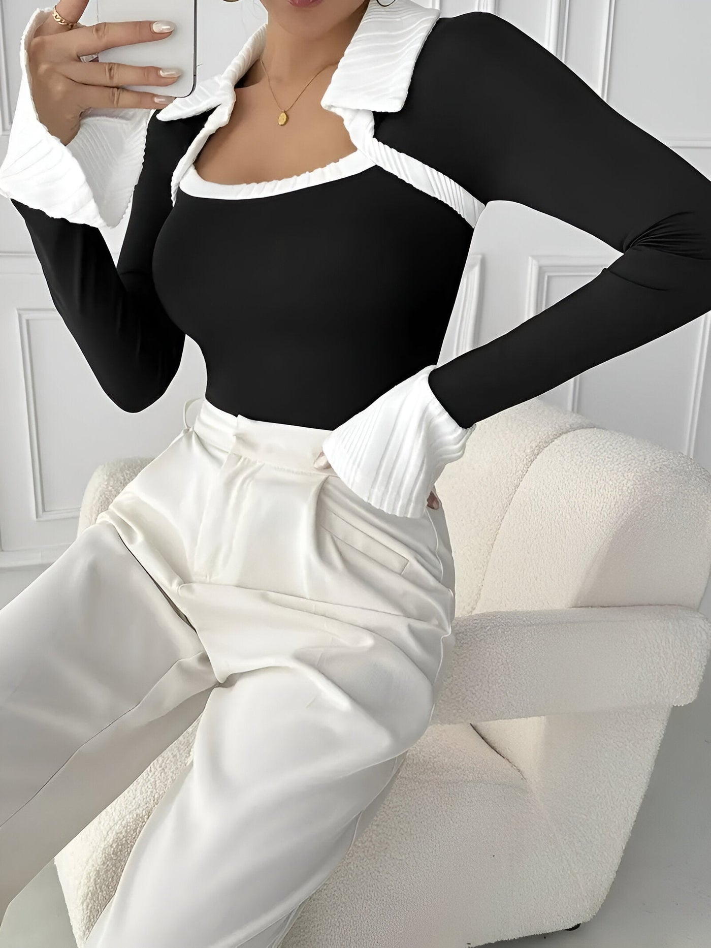 Niki - stylisches t-shirt mit kontrastierendem kragen