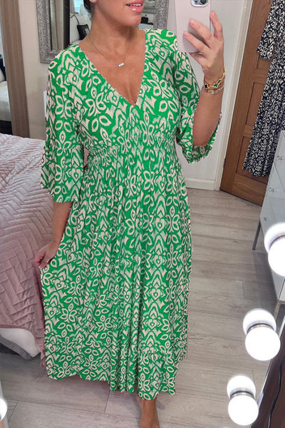 Bohème-kleid mit v-ausschnitt