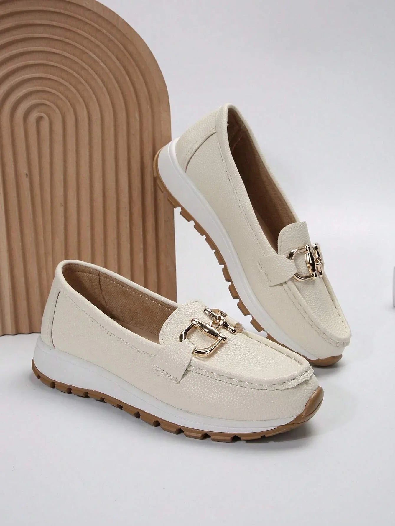 Bequeme Damen-Loafers mit elegantem Metallakzent