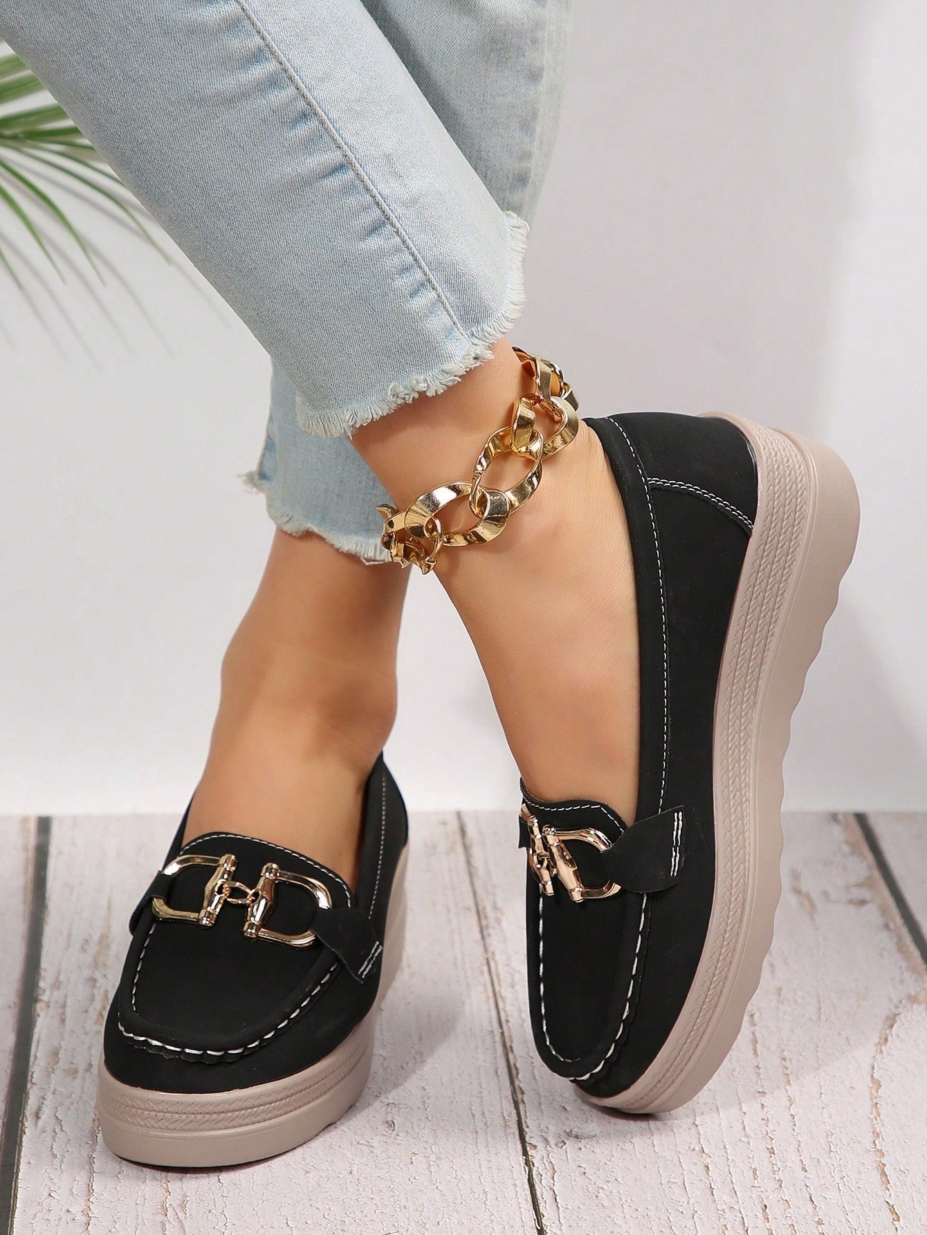 Bequeme Damen-Loafers mit elegantem Metallakzent