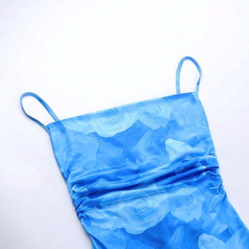 Langes Sommerkleid mit Aquarellprint & Spaghettiträgern