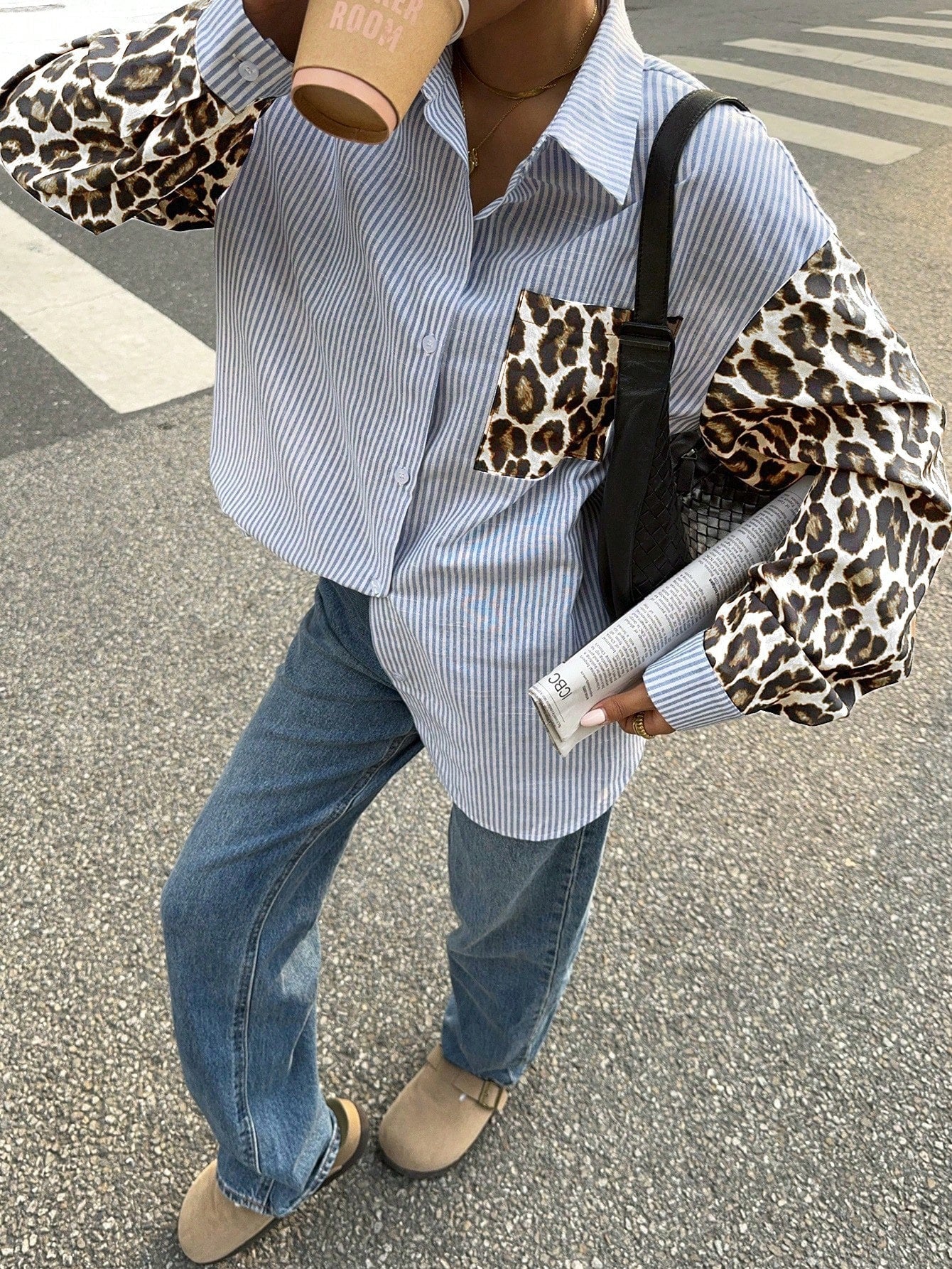 Gestreifte Damenbluse mit Leo-Details – Auffällig, Lässig & Streetstyle-ready