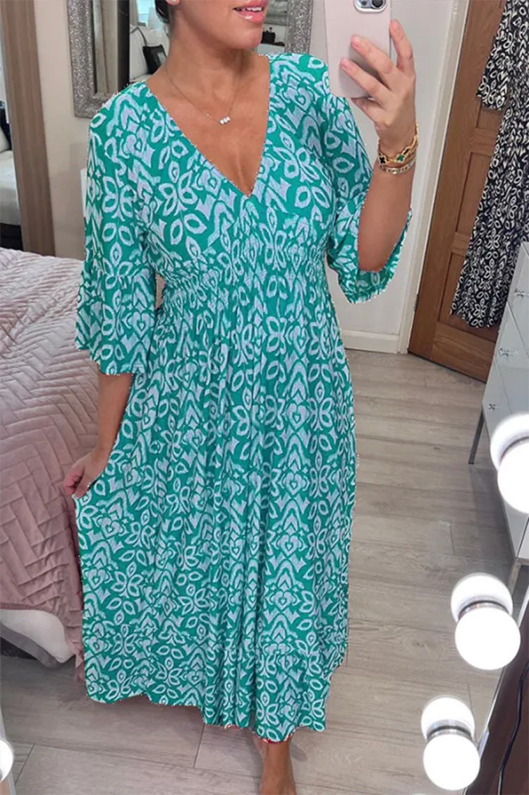 Bohème-kleid mit v-ausschnitt