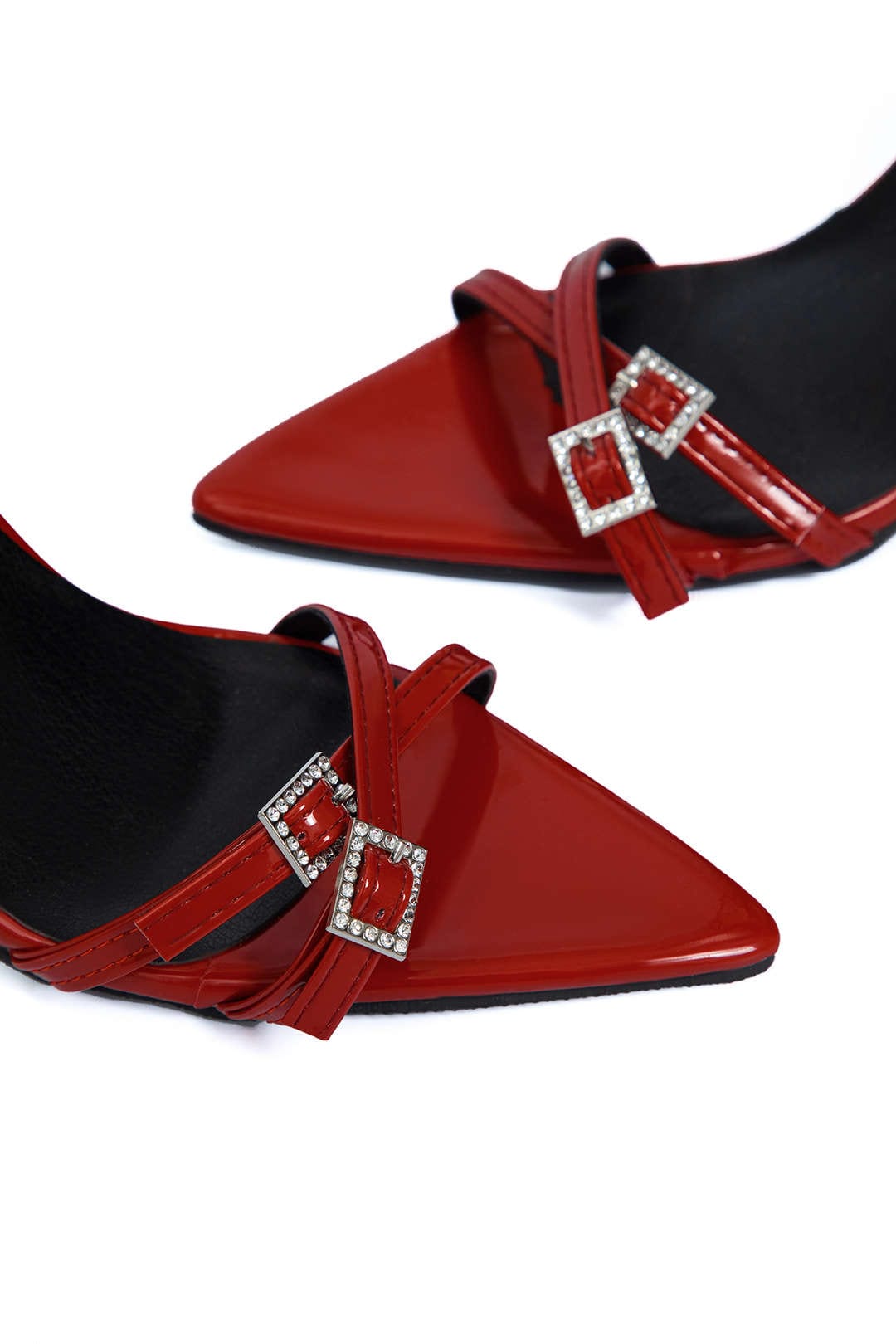 Olive | Lackleder Riemchenabsätze mit goldenen Schnallenakzenten