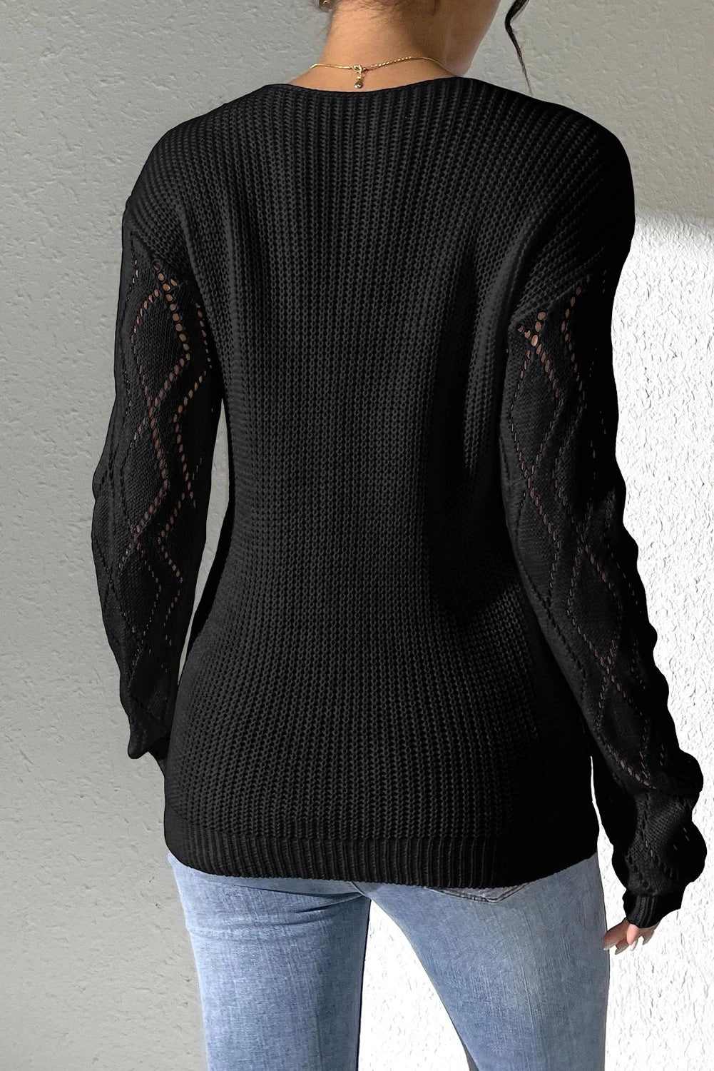 Harriet® | Schwarzer Häkelblumen-Pullover mit V-Ausschnitt