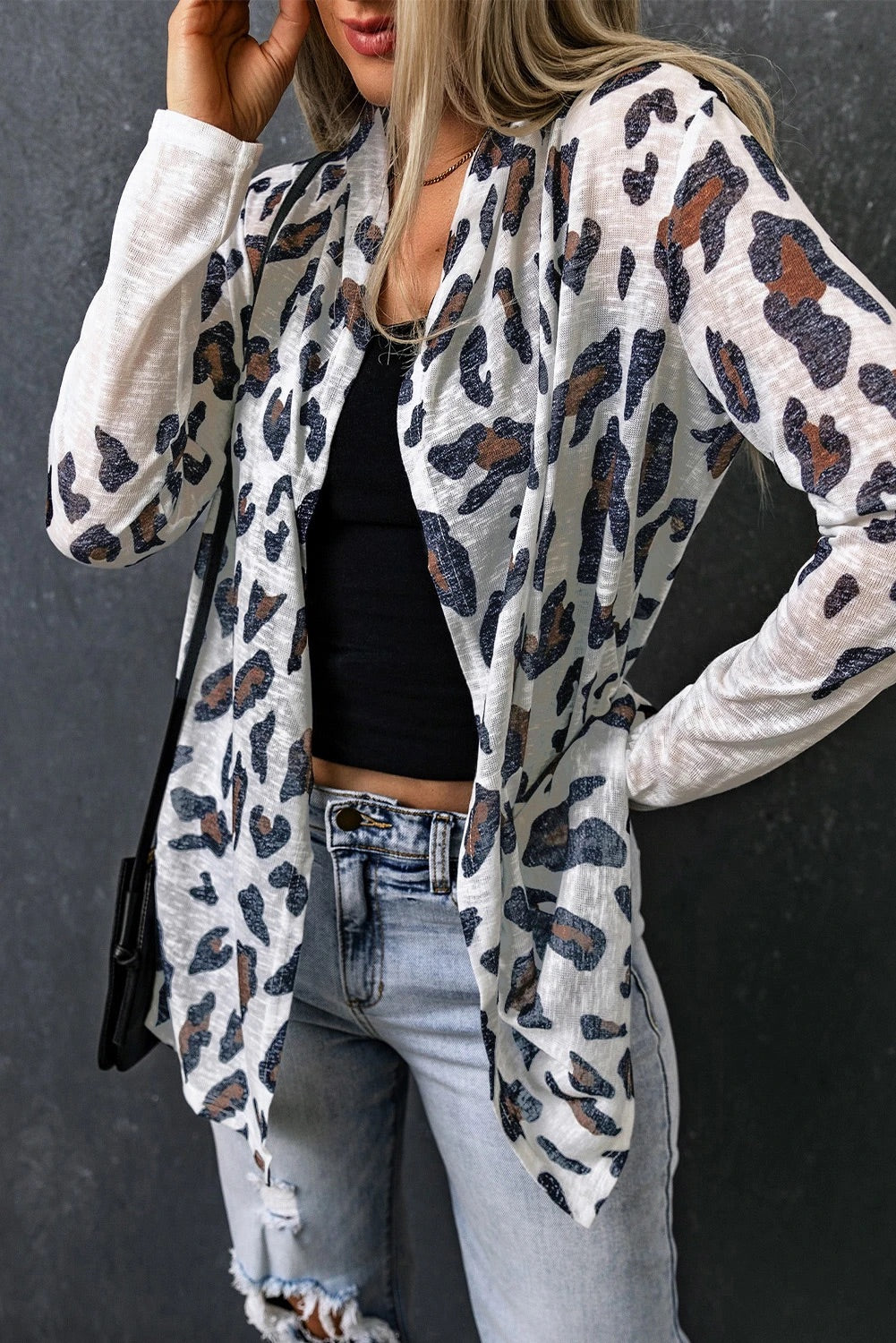 Jordan® | Weißer, lässiger Cardigan mit offenem Vorderteil und Leopardenmuster