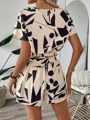 Ellie - Elegantes T-Shirt und Shorts mit geometrischem Liniendesign für Frauen