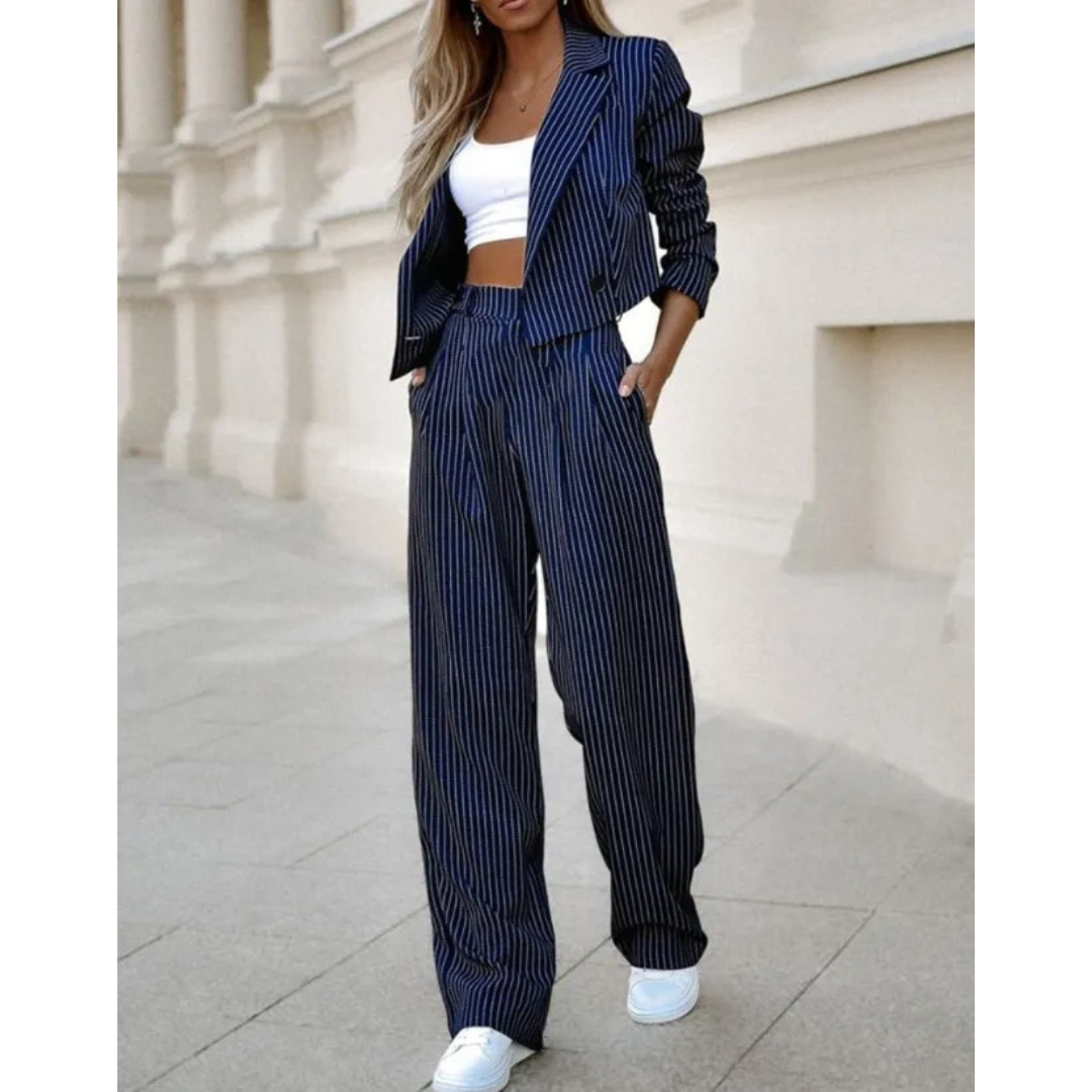 Gestreiftes Anzugset für Damen