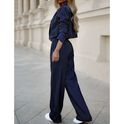 Gestreiftes Anzugset für Damen