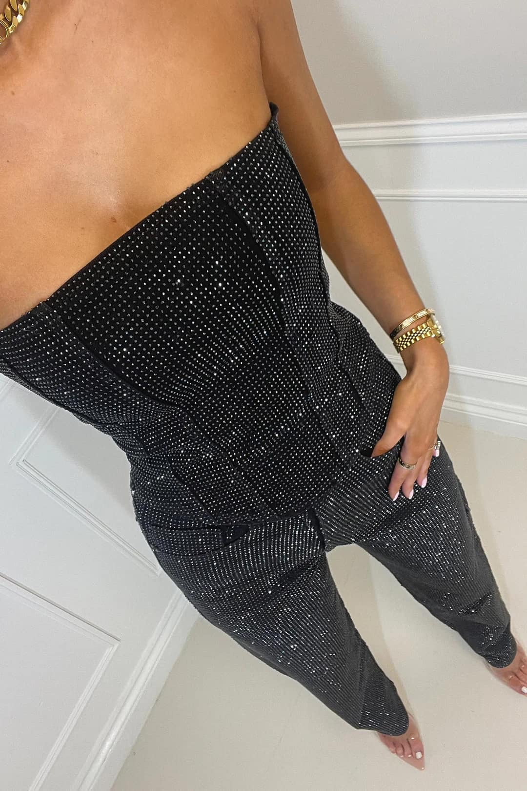 Eleganter Trägerloser Jumpsuit Damen Festlich aus Glänzendem Stretch-Stoff mit Glitzerdetails für Besondere Anlässe