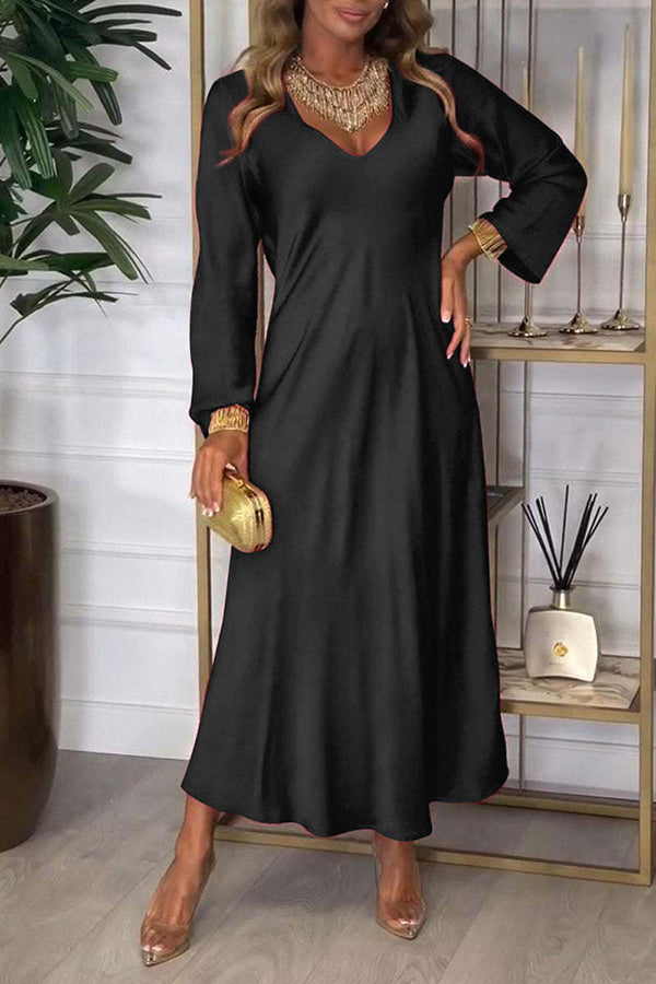 Maggie® | Einfarbiges, locker drapiertes Maxikleid mit V-Ausschnitt und langen Ärmeln