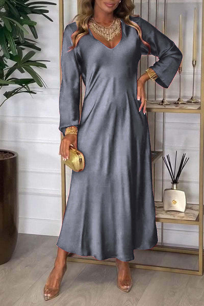Maggie® | Einfarbiges, locker drapiertes Maxikleid mit V-Ausschnitt und langen Ärmeln