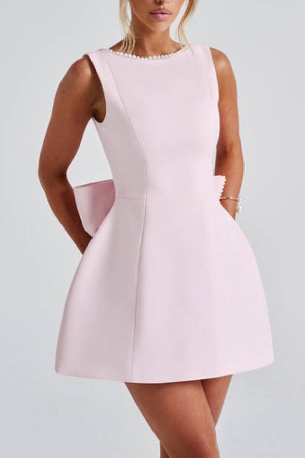 Lillian® | Stilvolles Slim-Fit-Minikleid mit großer Schleife und Perlenverzierung
