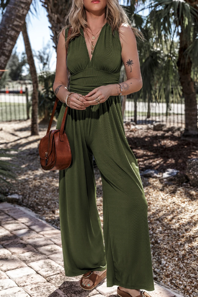Zarina® | Moosgrüner, ärmelloser, gerüschter Overall mit weitem Bein und V-Ausschnitt