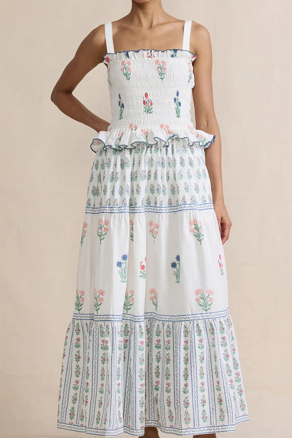 Helena® | Weißes Boho-Kleid mit gesmoktem Mieder, Blumendruck und Rüschen