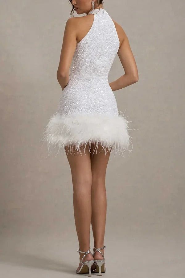 Kate® | Schillerndes und verspieltes Stretch-Minikleid mit hochgeschlossenem Paillettenbesatz und Federbesatz