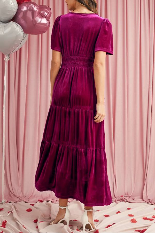 Joan® | Rotes Dahlia-Samt-Maxikleid mit kurzen Ärmeln und geraffter Taille