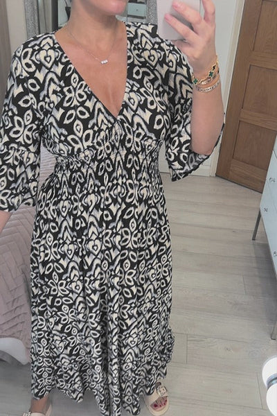 Bohème-kleid mit v-ausschnitt