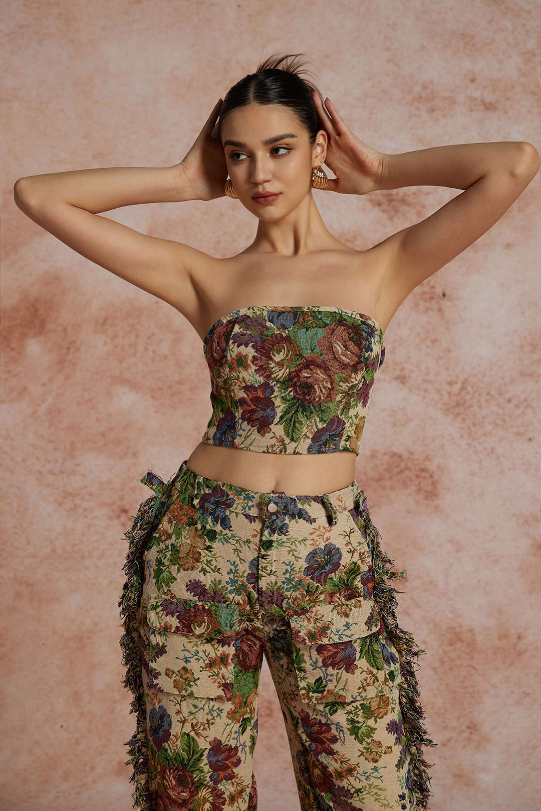 Jara | Extravagantes Zweiteiler-Set mit Bustier & bestickter Cargo-Hose