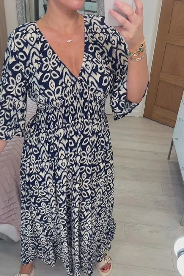 Bohème-kleid mit v-ausschnitt