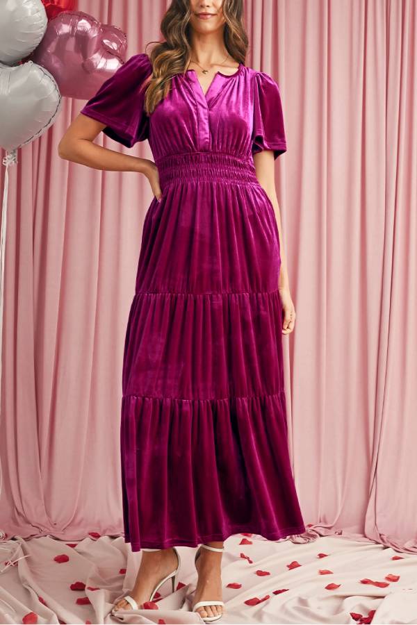 Joan® | Rotes Dahlia-Samt-Maxikleid mit kurzen Ärmeln und geraffter Taille
