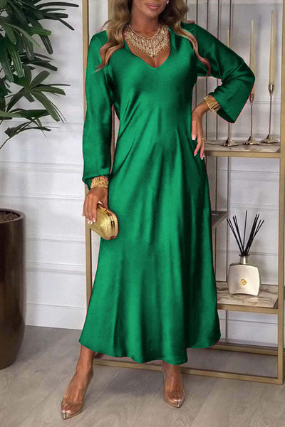 Maggie® | Einfarbiges, locker drapiertes Maxikleid mit V-Ausschnitt und langen Ärmeln