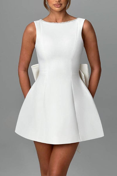 Lillian® | Stilvolles Slim-Fit-Minikleid mit großer Schleife und Perlenverzierung