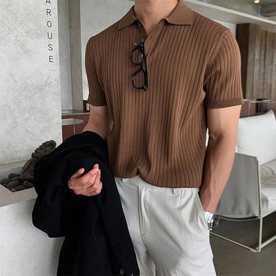 Gestricktes gestreiftes poloshirt für männer