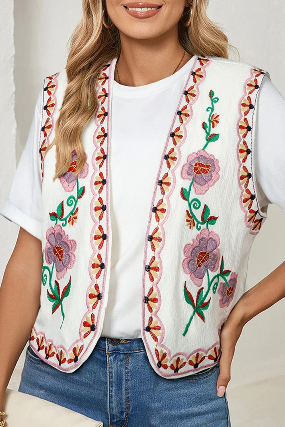 Madeleine® | Weiße Strickjacke mit Boho-Blumenstickerei