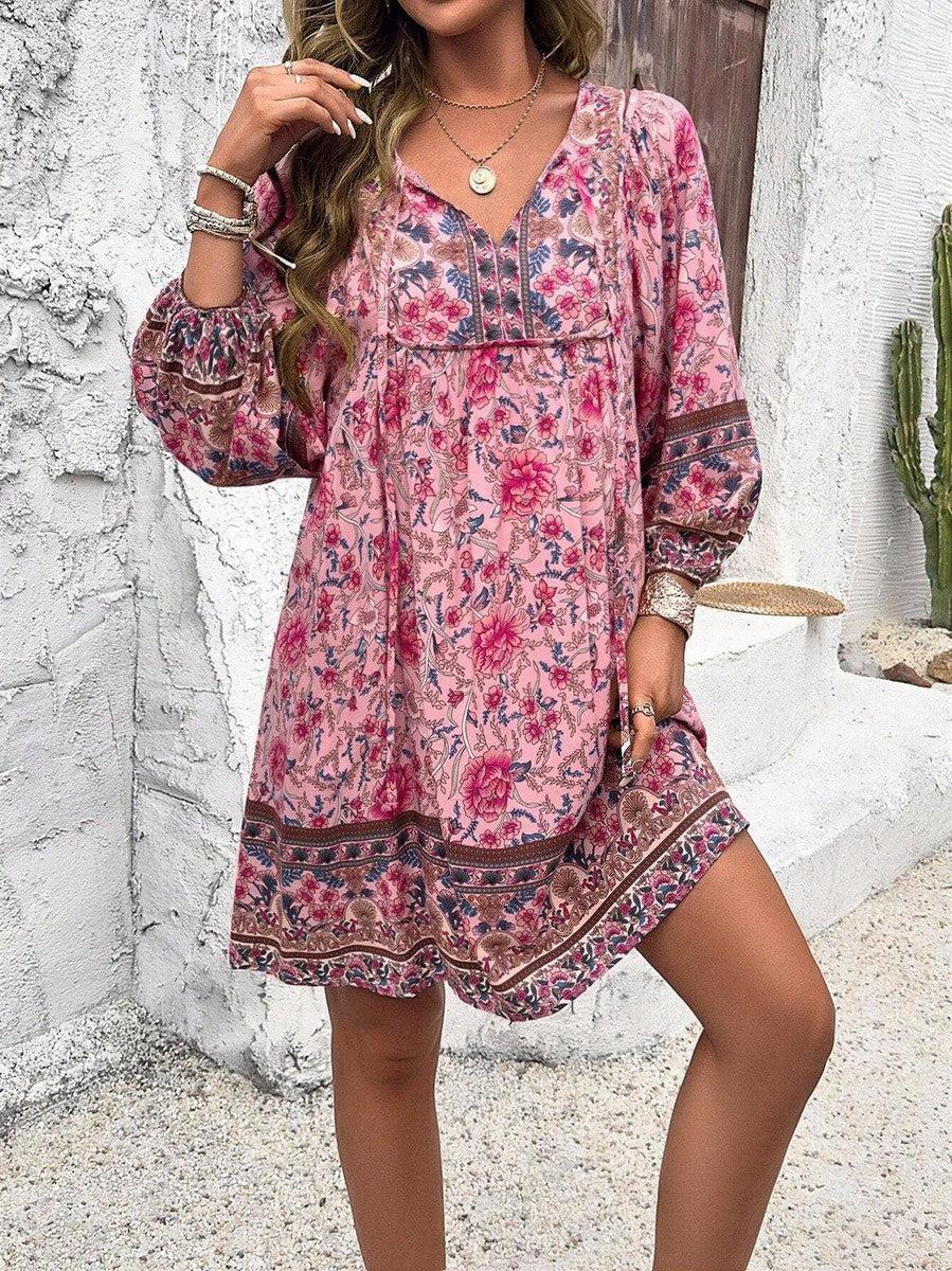 Niedliches Minikleid mit V-Ausschnitt