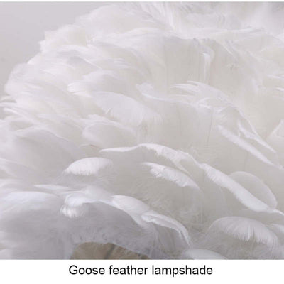 Designer Tischlampe mit Federschirm – Goldenes Stativ & Weiches Stimmungslicht