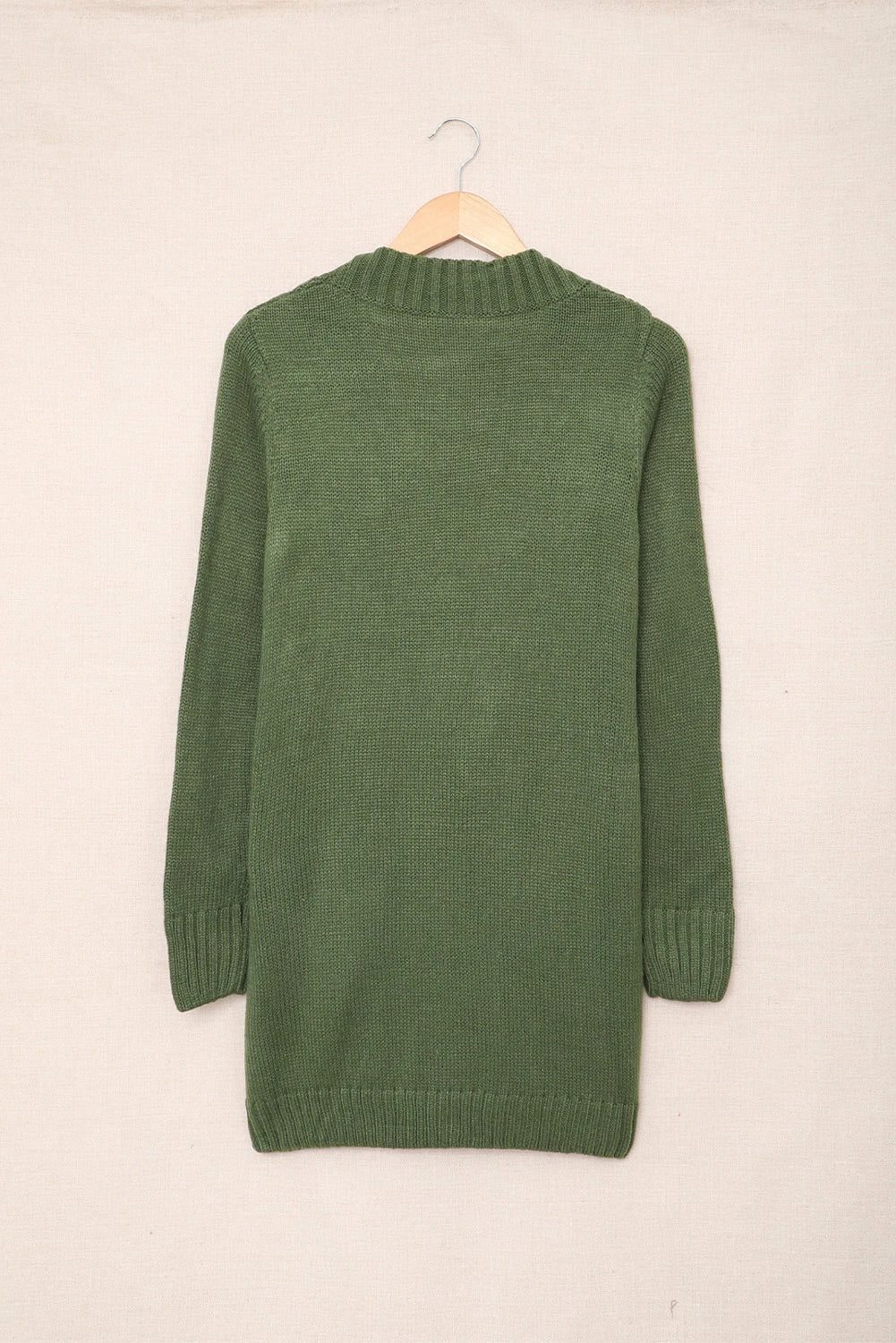 Lyra® | Grüne Strickjacke mit Vordertasche und Knopfverschluss