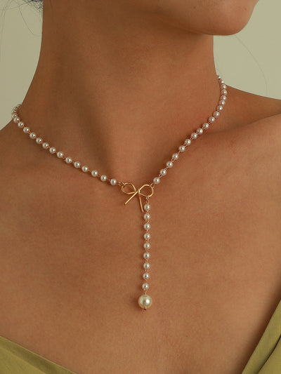 Elegante Halskette mit Perlen und Schleifen