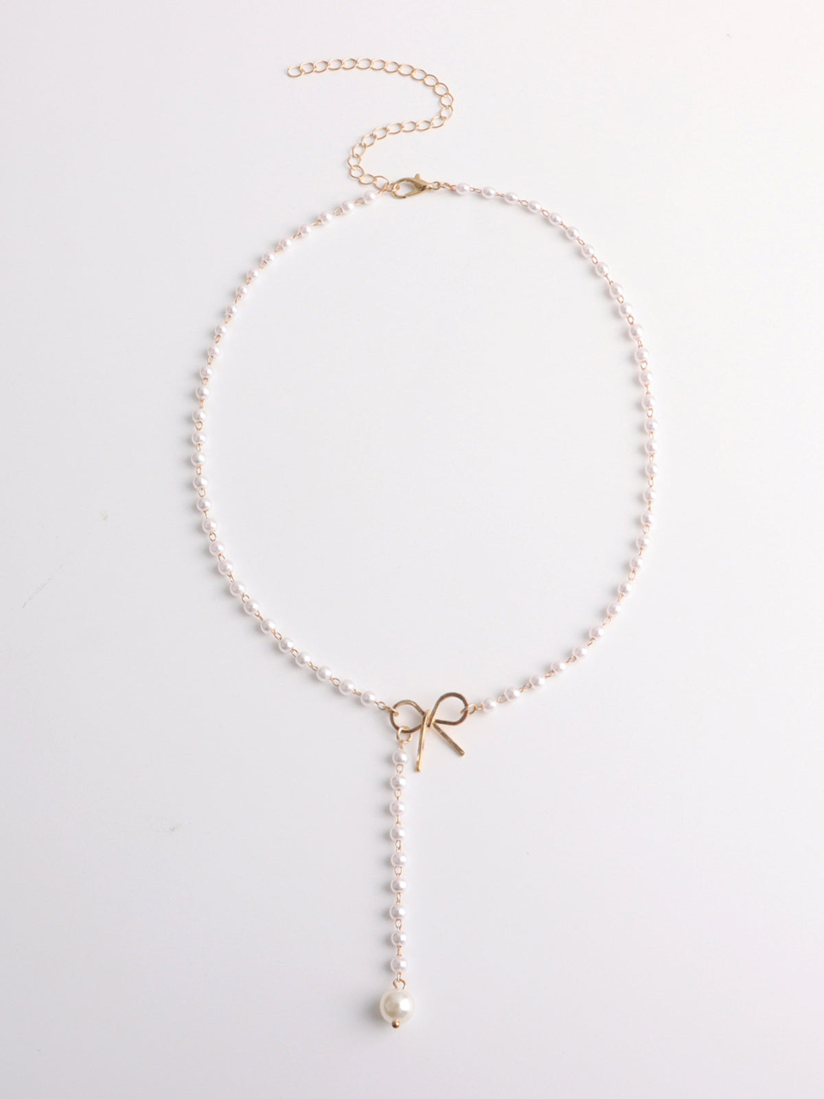 Elegante Halskette mit Perlen und Schleifen