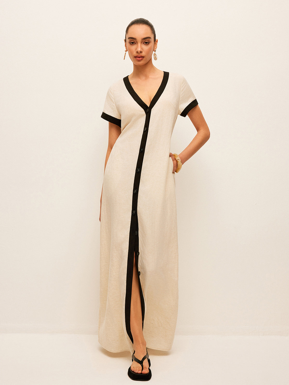 Leinen-Mix Maxikleid mit hohem Schlitz & Kontrastbesatz – Sommerstil