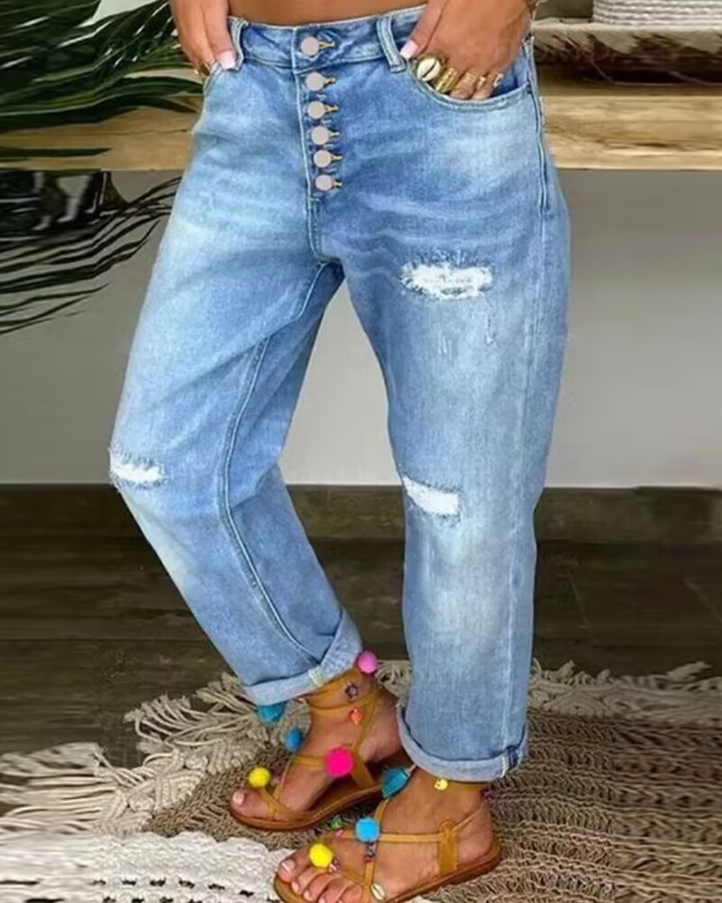 Damen Sommerjeans mit Knopfverschluss und Rissen