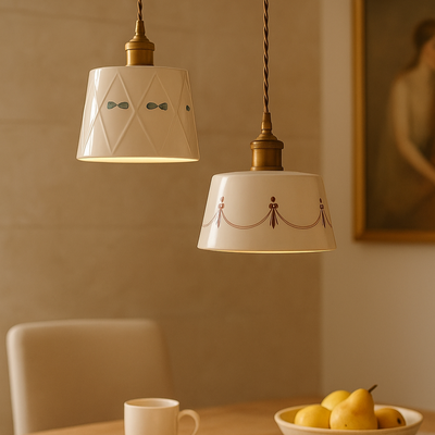 CeramiGlow – Elegante Pendellampe mit klassischem Muster aus Keramik