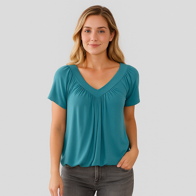 Malia – Lettierte Saisonsbluse mit plissiertem Vorderteil