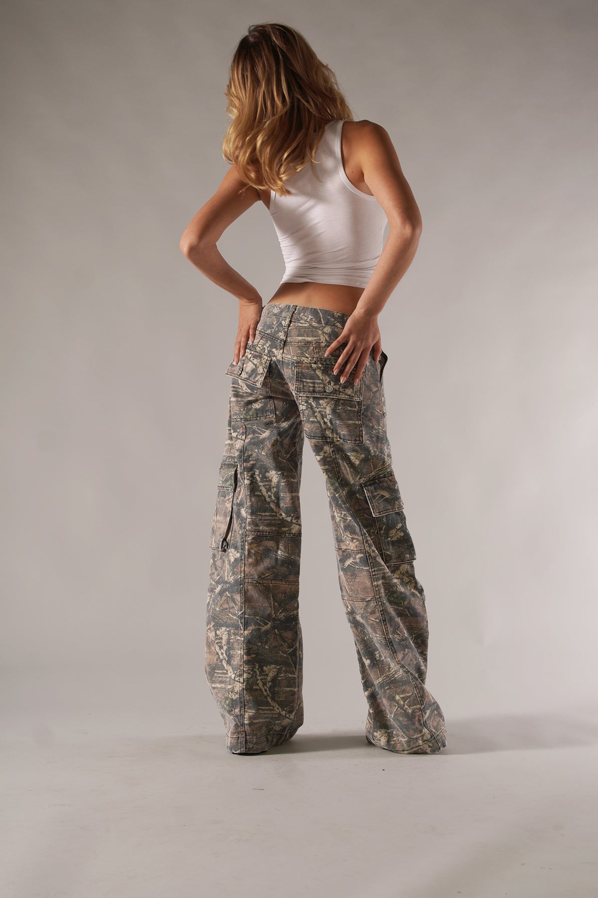 Camo Cargo Hose – Robuste Utility-Jeans