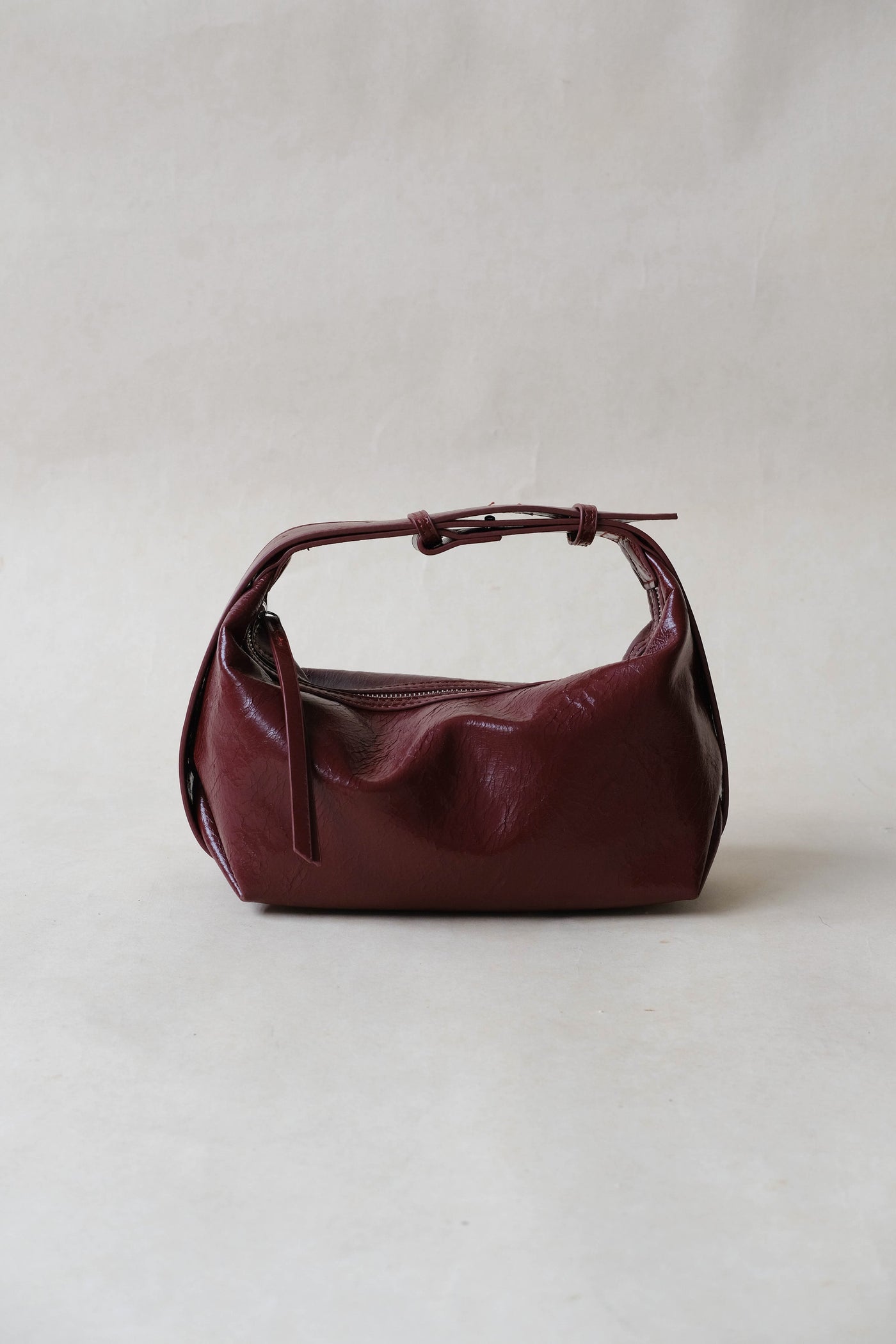 Weinrote Retro Schultertasche aus veganem Leder – Crossbody Handtasche