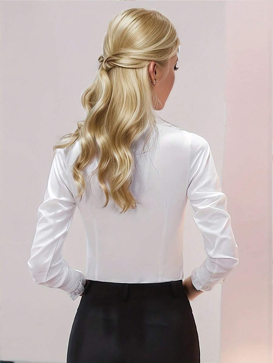 Damenbluse mit Rüschen und Hohem Rollkragen