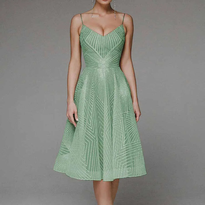 Elegantes damenkleid mit offenem rücken