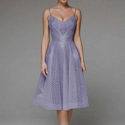 Elegantes damenkleid mit offenem rücken