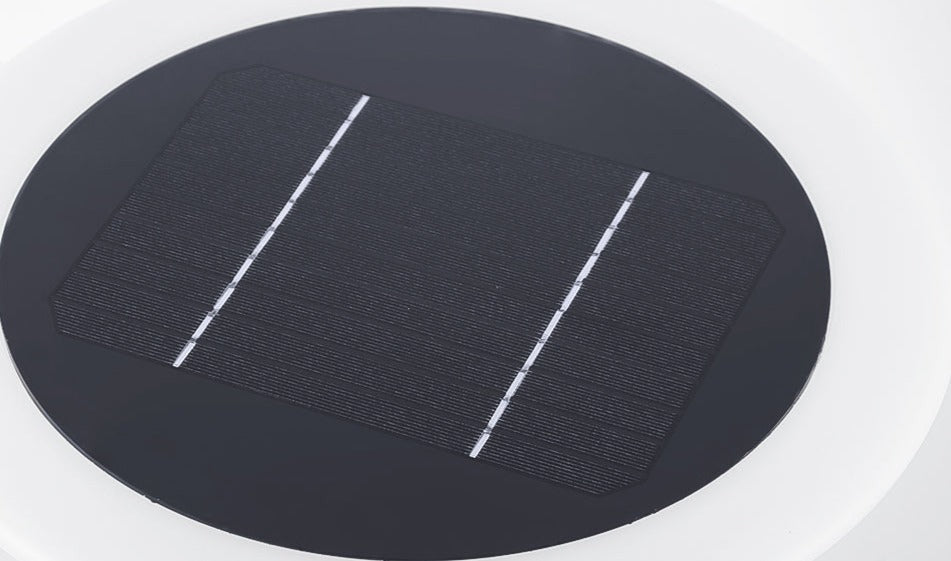 Solarbetriebene LED-Außenlampe mit geometrischem Design