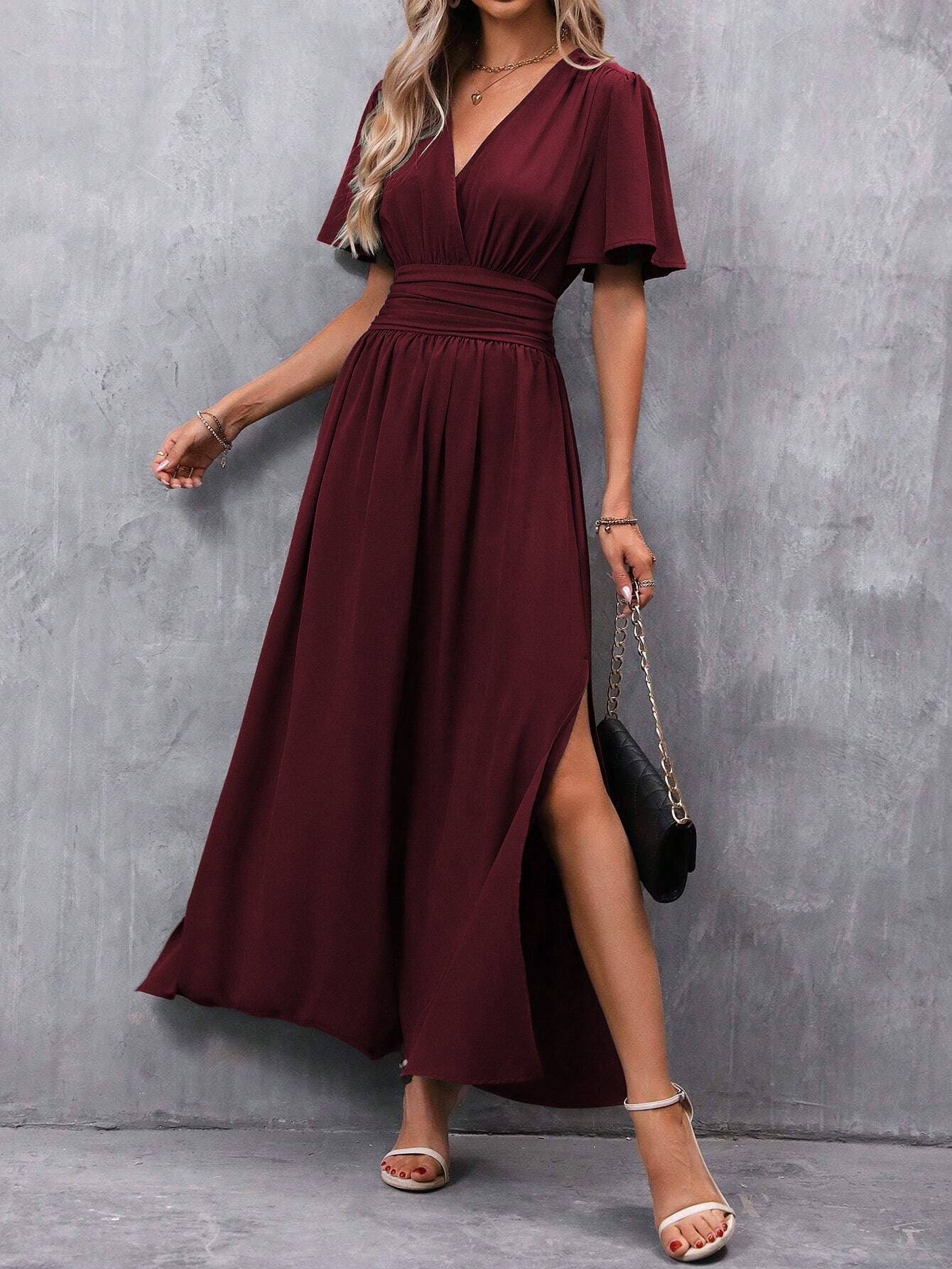 Schwarzes Maxikleid Damen – V-Ausschnitt, Schlitz & Flatterärmel