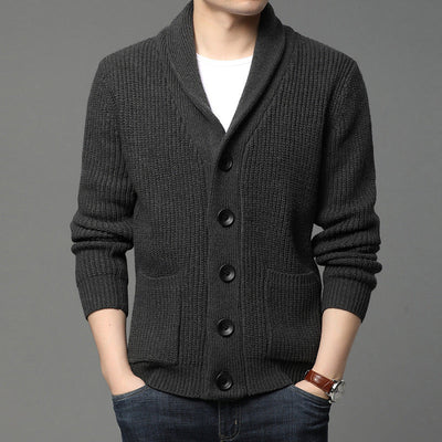 Herren Strickjacke mit hoch geschlossenem Kragen und praktischen Taschen Aliams